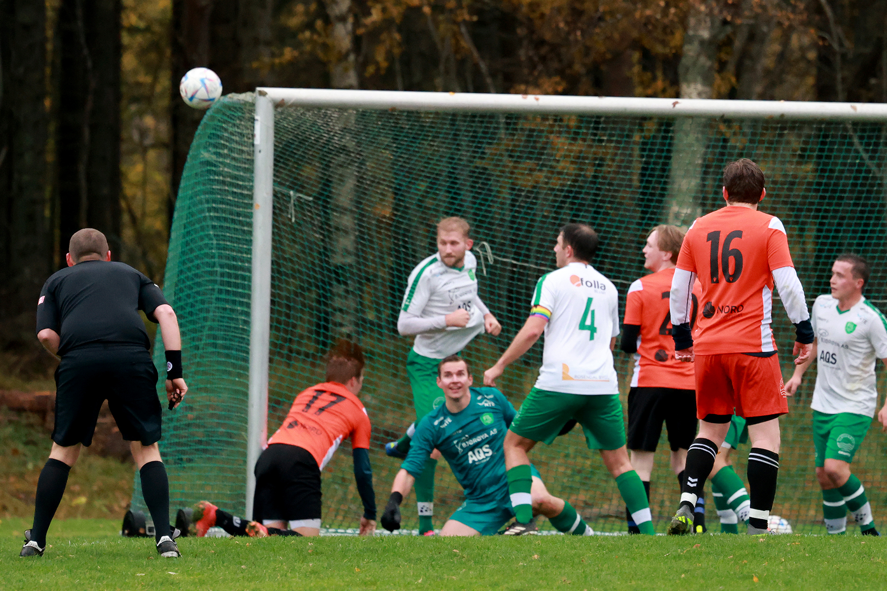 Da keeper lå nede, kom Ola Kristian Dahle Høstland inn som en reddende engel og reddet ballen på målstreken med ei velretta heading.