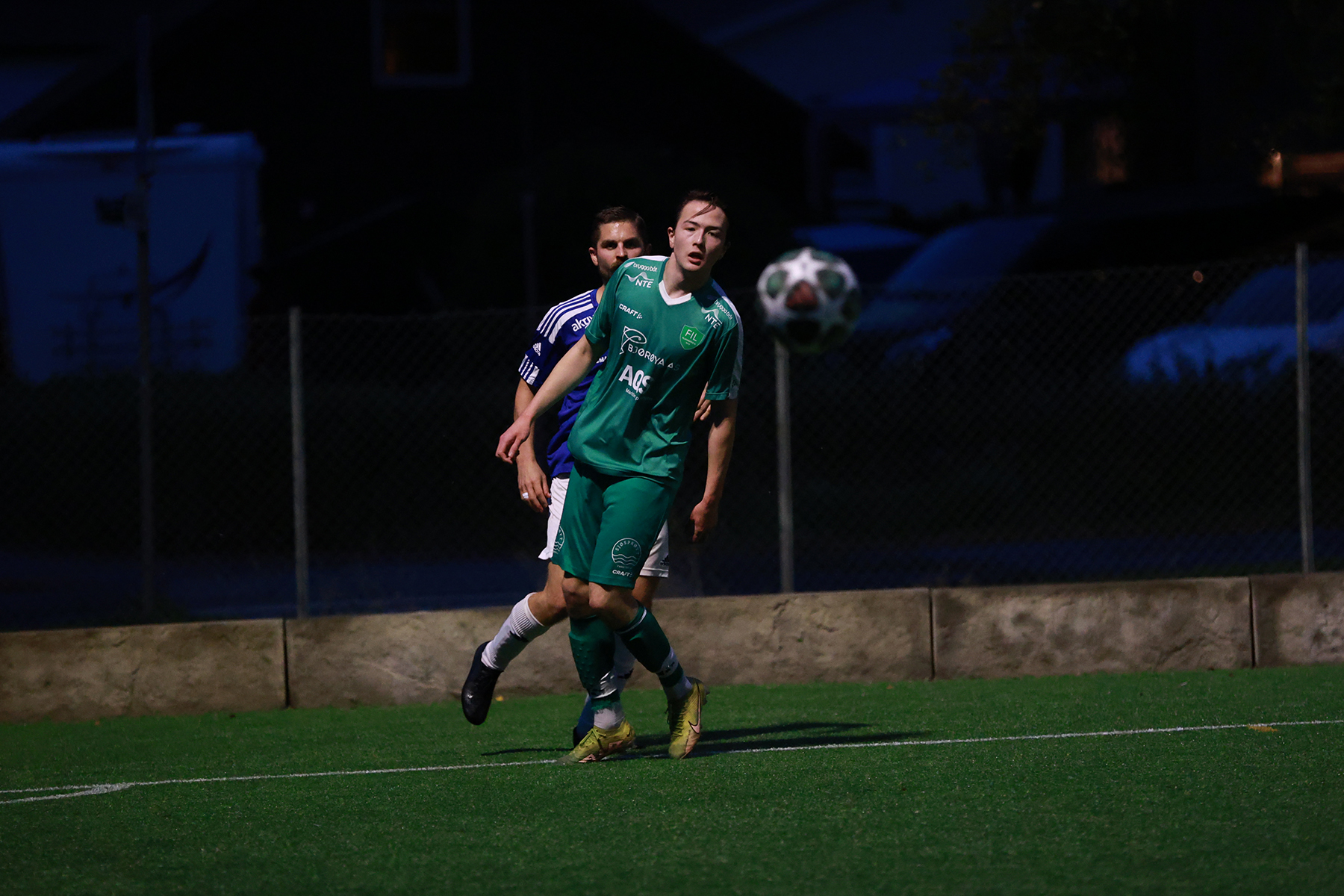 Lucas Haagensen med innlegg foran m&aring;l.