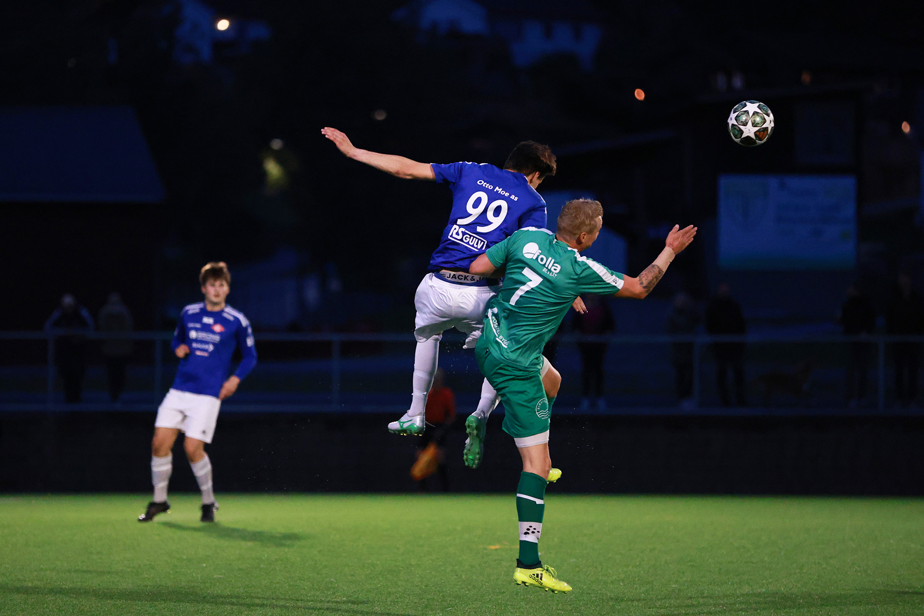 Hodeduell der det ble d&oslash;mt frispark mot Flatanger.