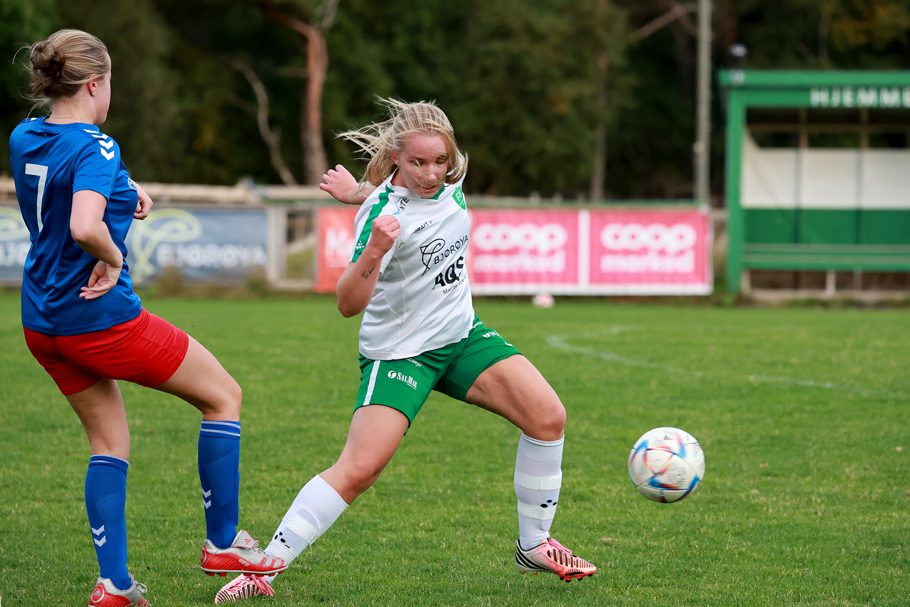 Henny Kløven Lein i aksjon i sin første kamp for damelaget.