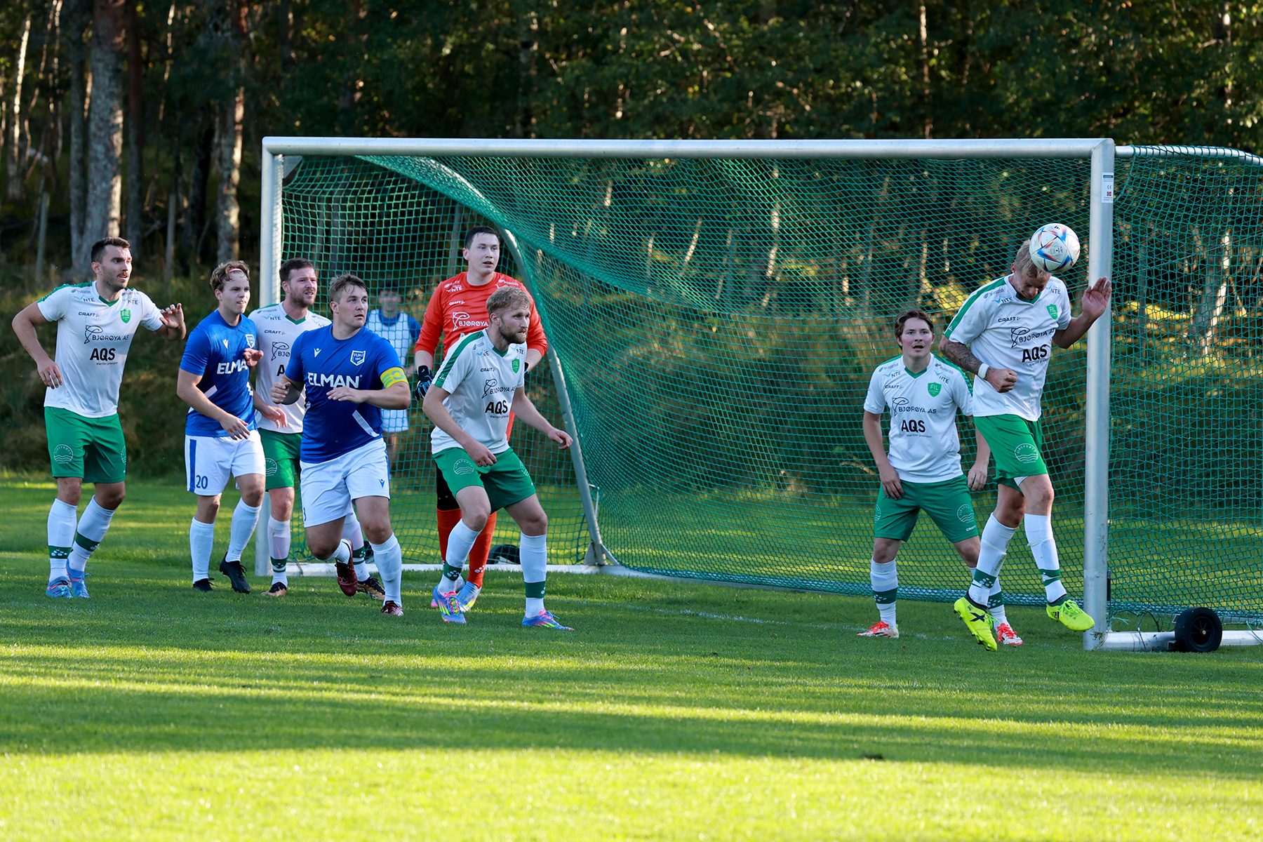 Hjørnespark og Alexander Hoddø Breistrand header.