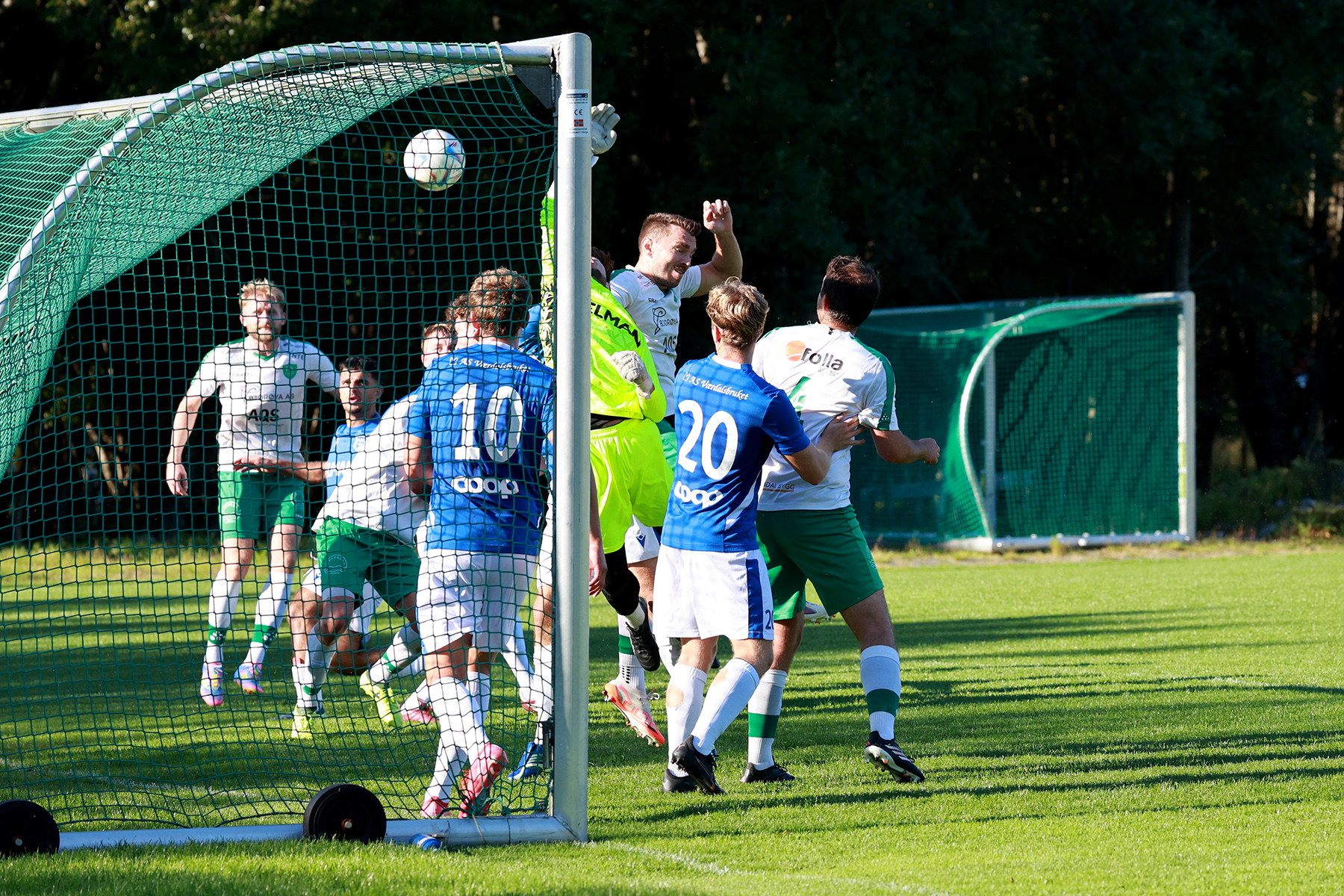 Nicolai Forås skrudde hjørnesparket rett i mål, uten at andre var borti ballen!