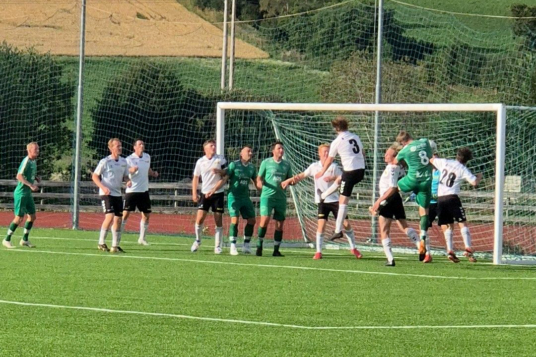 Flatanger hadde ikke helt dagen p&aring; Frostagr&oslash;nt arena l&oslash;rdag, men her var Flatanger n&aelig;rt &aring; sk&aring;re. (Foto: Johnny Dahle)