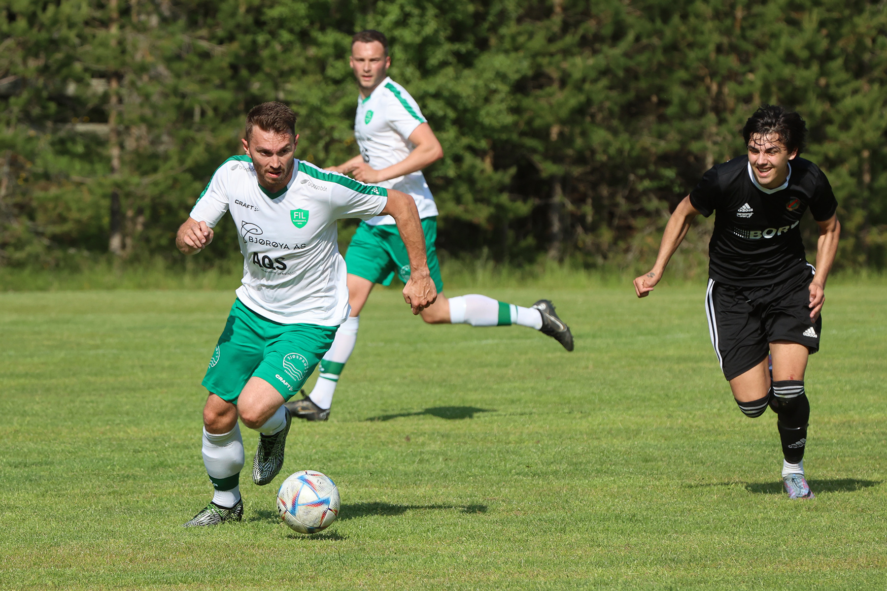 Thomas Einvik spilte p&aring; midtbanen og l&oslash;p mange kilometer p&aring; banen.