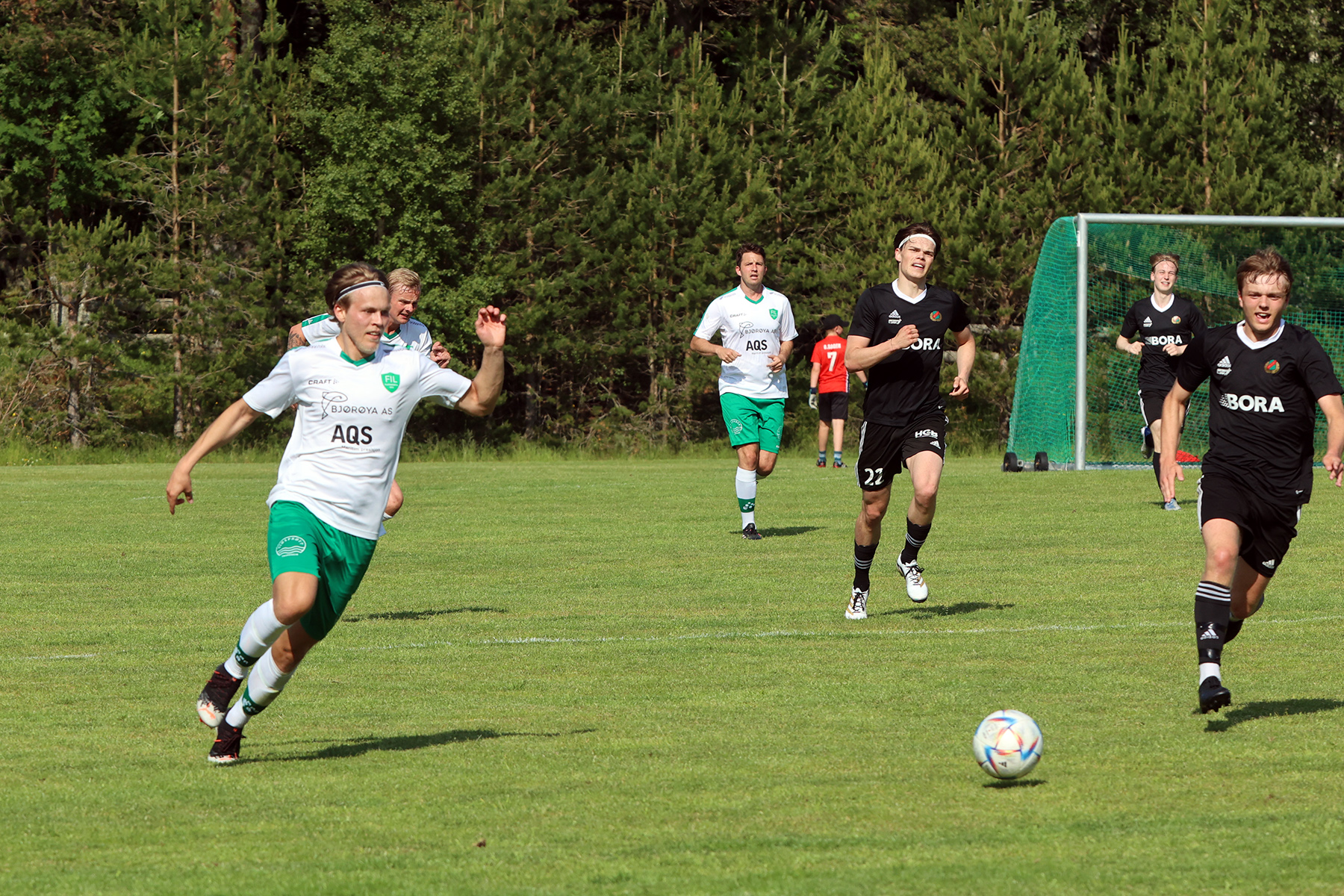 Bendik S&aelig;ther spilte p&aring; midtbanen og ber&oslash;mmes av treneren for innsatsen.