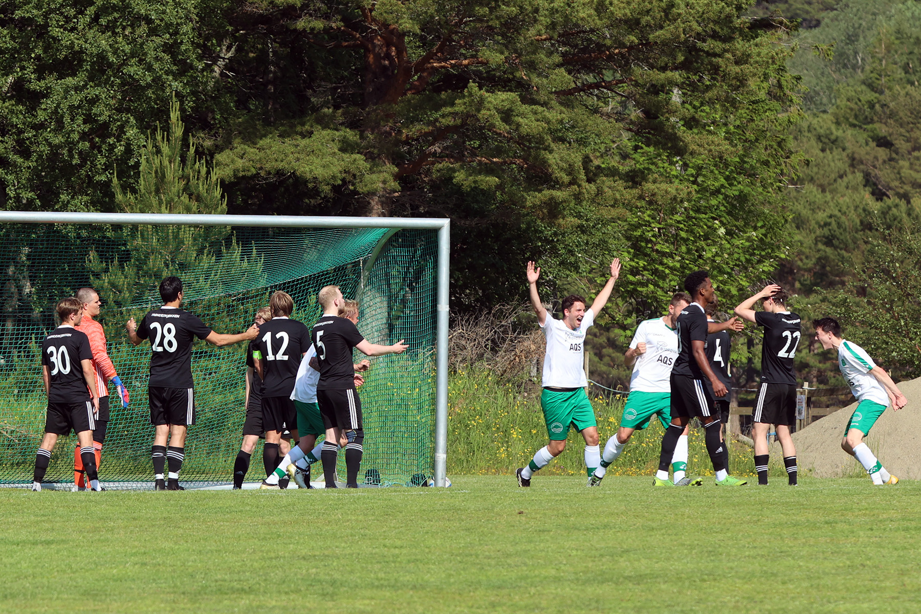 Stein Arild Nerg&aring;rd s&oslash;rget for 2-1 og ledelse f&oslash;r pause.
