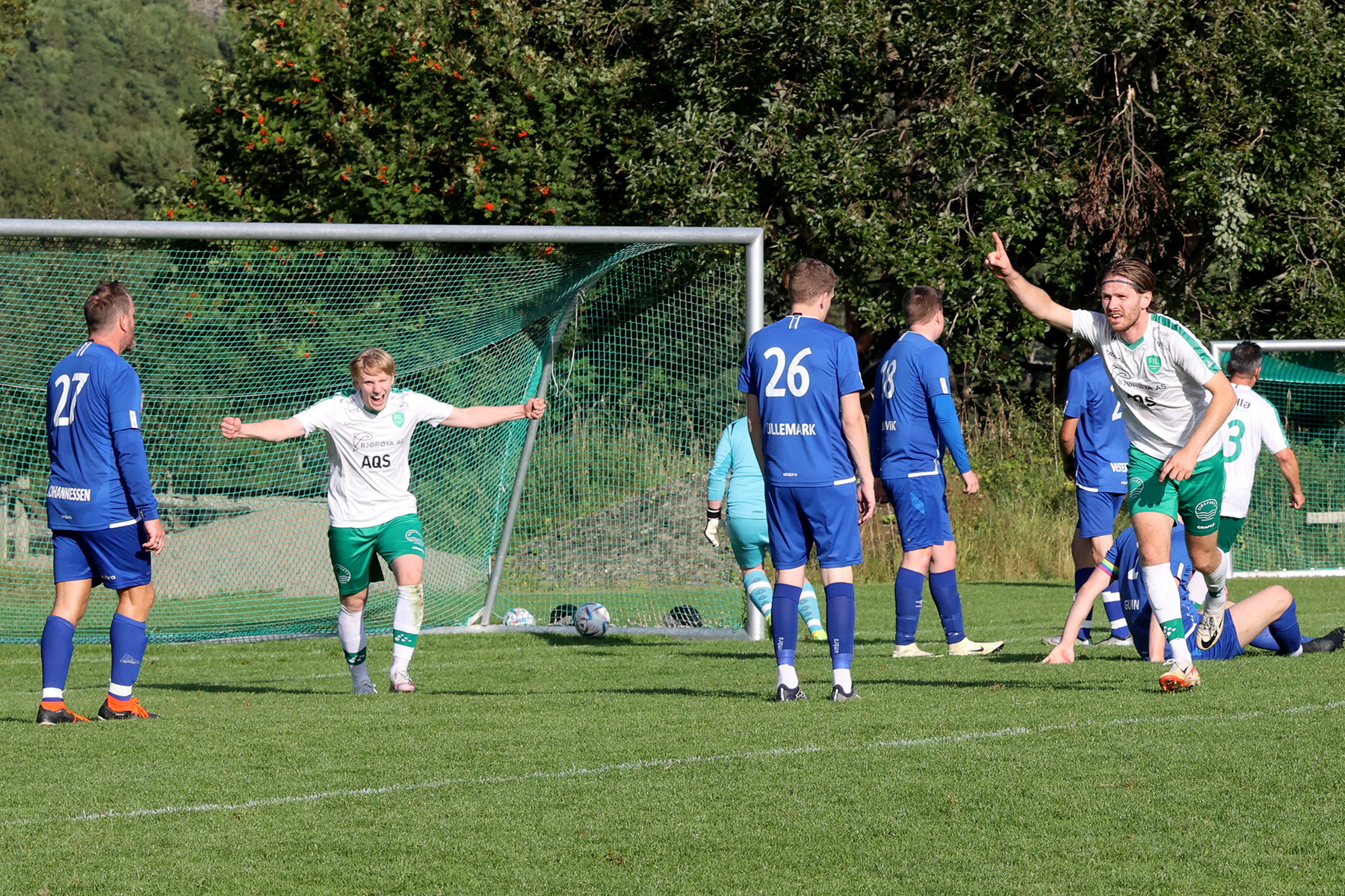 Karl Ivar Dahle H&oslash;stland s&oslash;rget for 4-3 fem minutter f&oslash;r full tid, og feiret det som kunne ha blitt det avgj&oslash;rende m&aring;let.