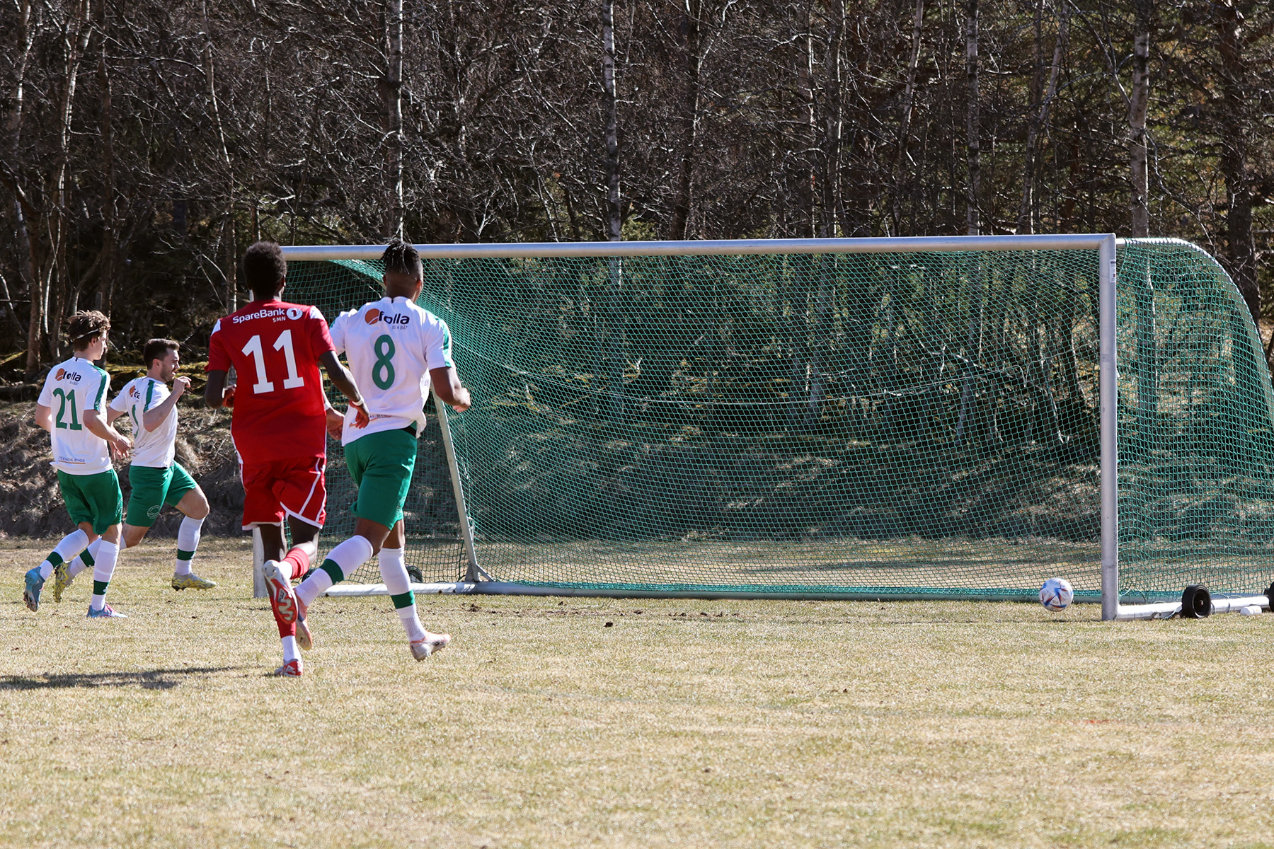 Også dette skuddet gikk rett utenfor.