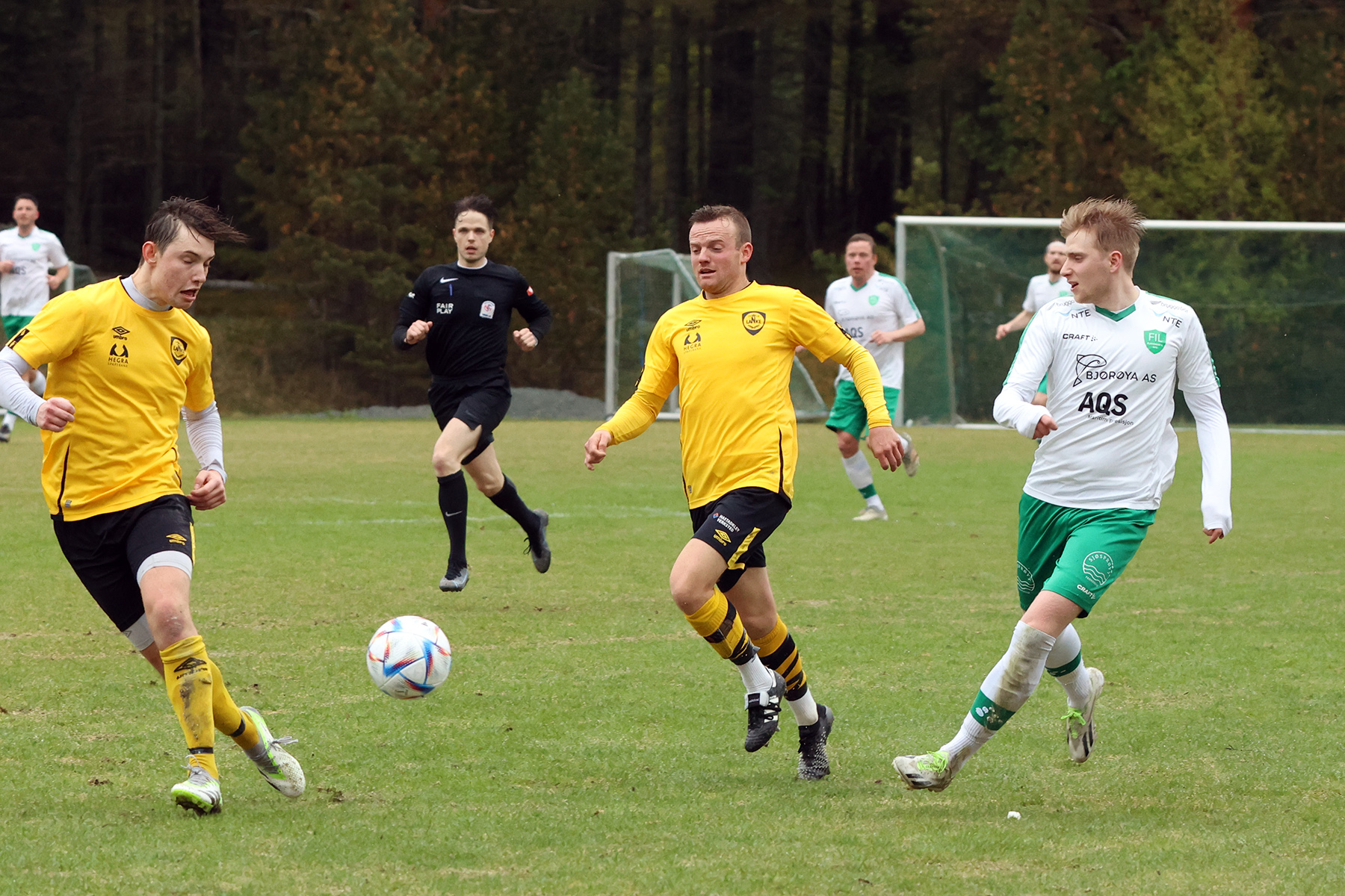 Nicolai Forås med løp på venstresida og innlegg.