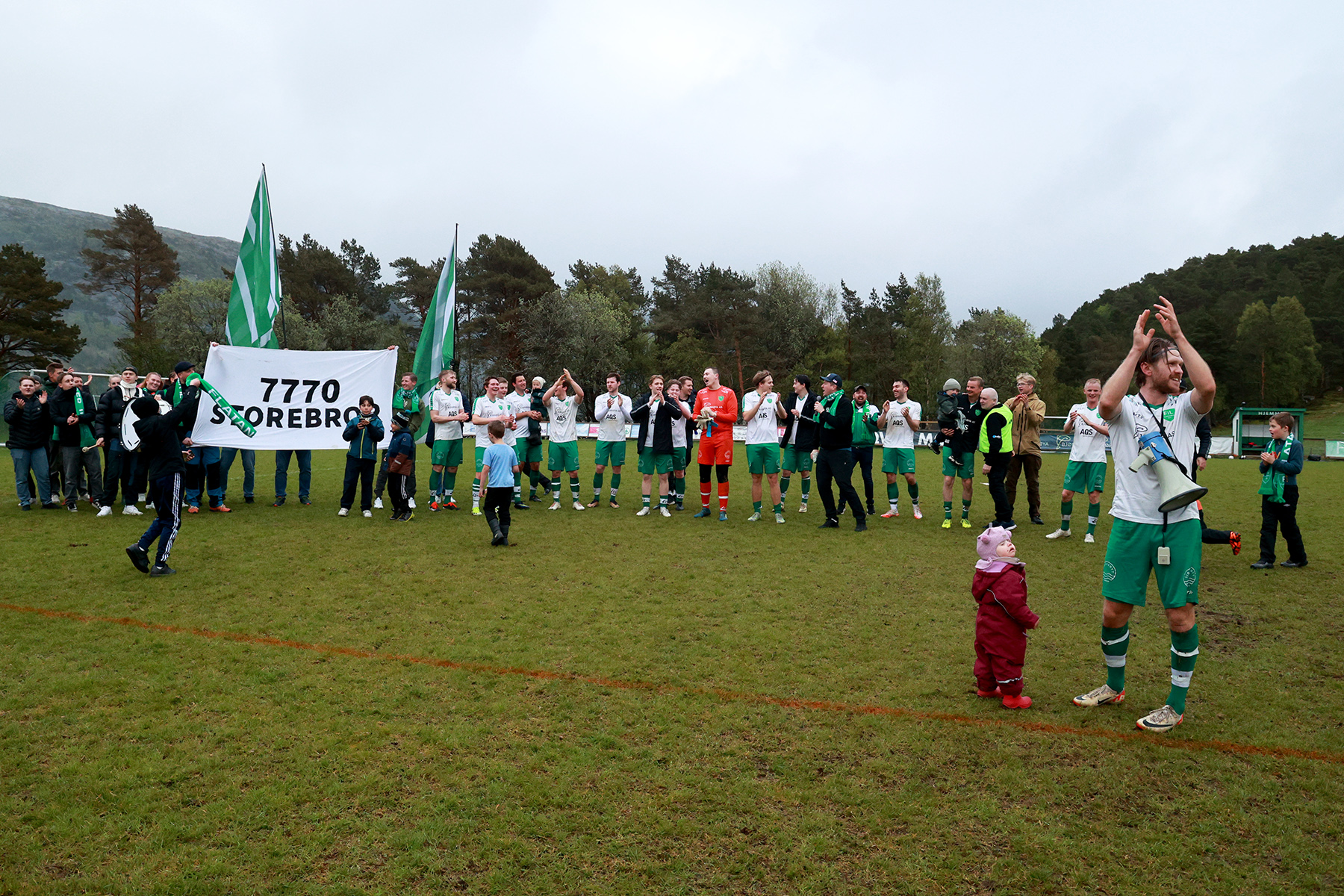 Gjenbruk av banneret 7770 Storebror, og Flatangers kampsang runget over stadion etter 7-2-seieren over Namsos.