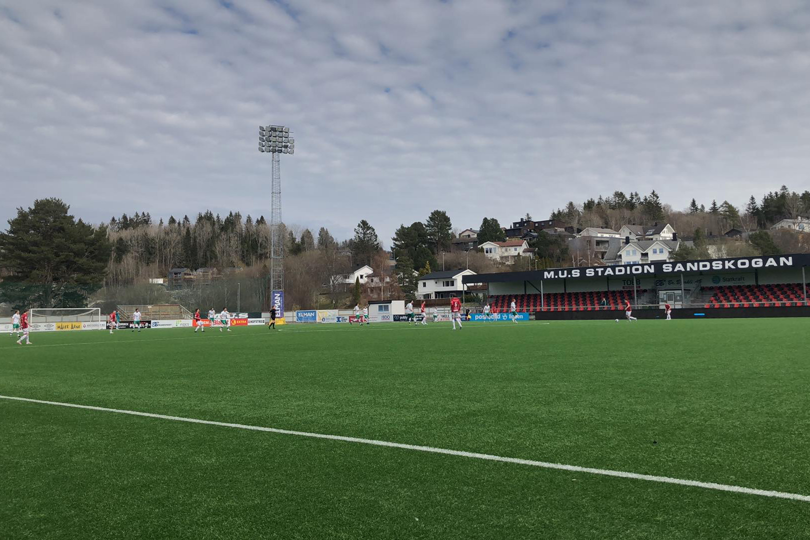 Kampen er i gang, og Flatanger gikk tidlig opp i ledelsen. (Foto: Hanne Marie Tyldum Ribsskog)