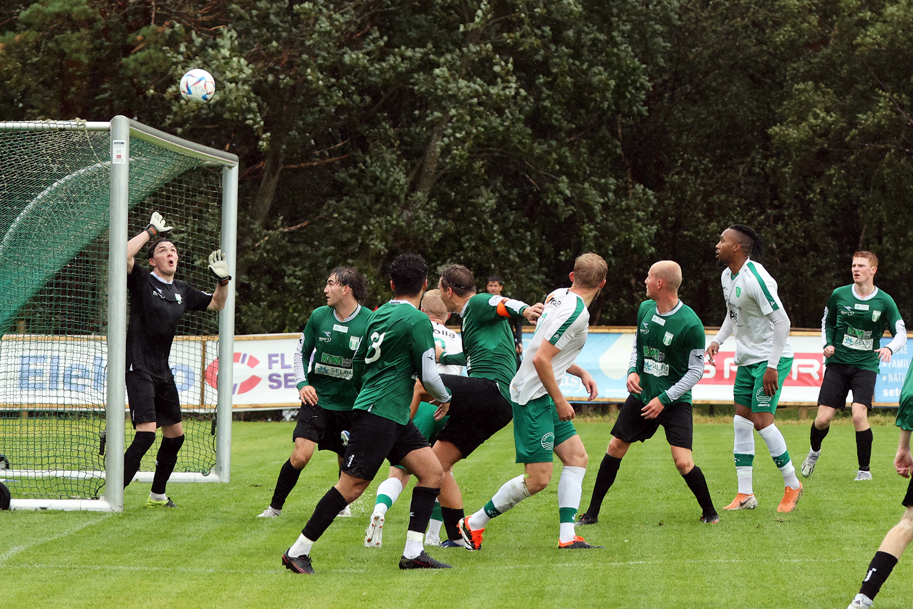 En av Flatangers mange sjanser. Det kunne fort blitt flere mål i søndagens kamp.