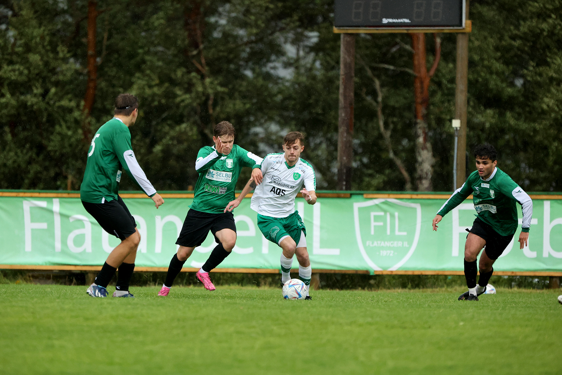 Debutanten Jesper Andreassen fikk vist seg fram, da han spilte sin første kamp for Flatanger IL.