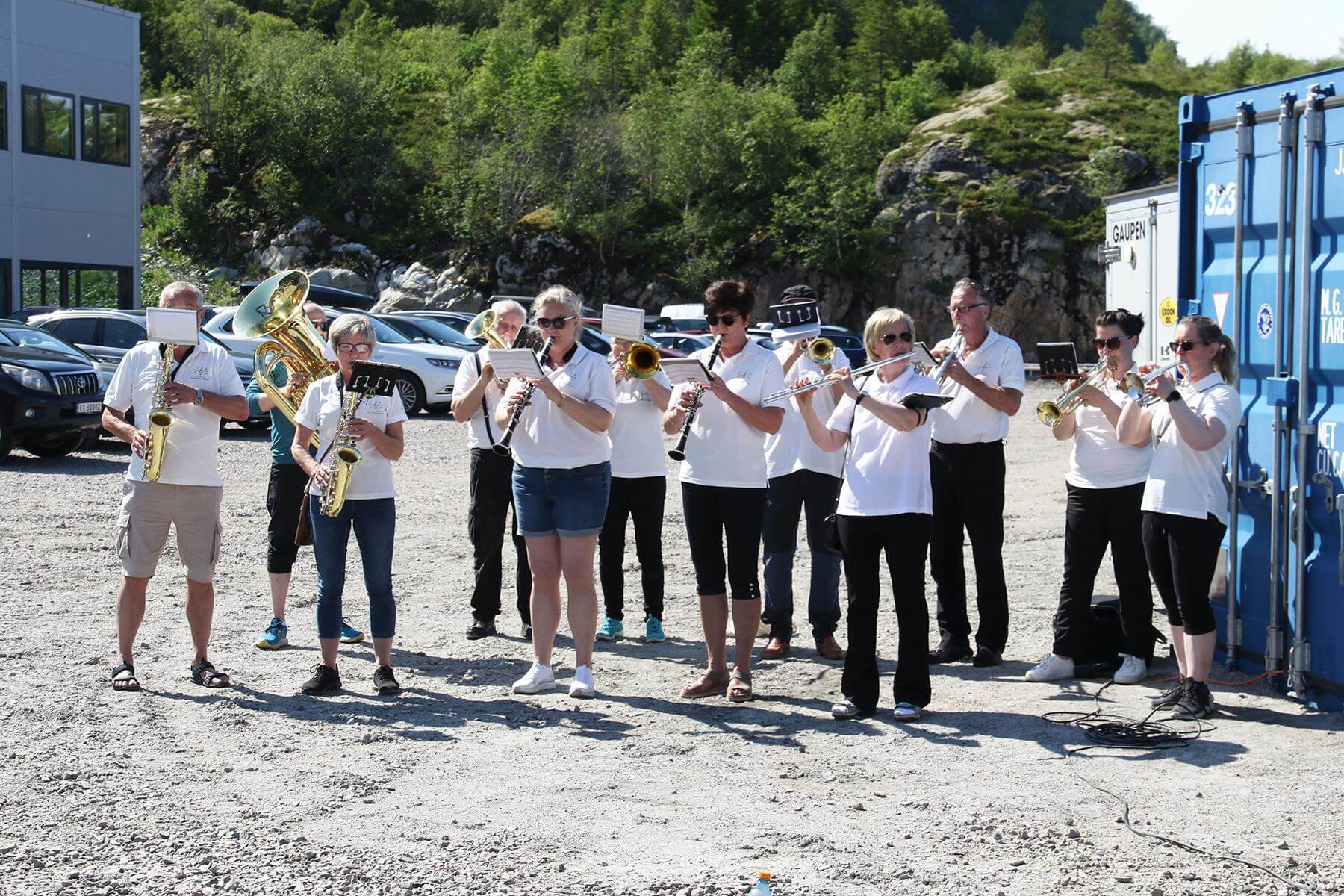 Flatanger musikkforening spilte under &aring;pninga.