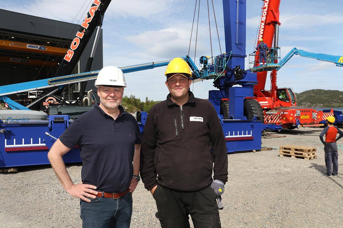 Otto Sj&oslash;lien sammen med montasjeleder Andrea Pacchioni fra Ascom i Italia.