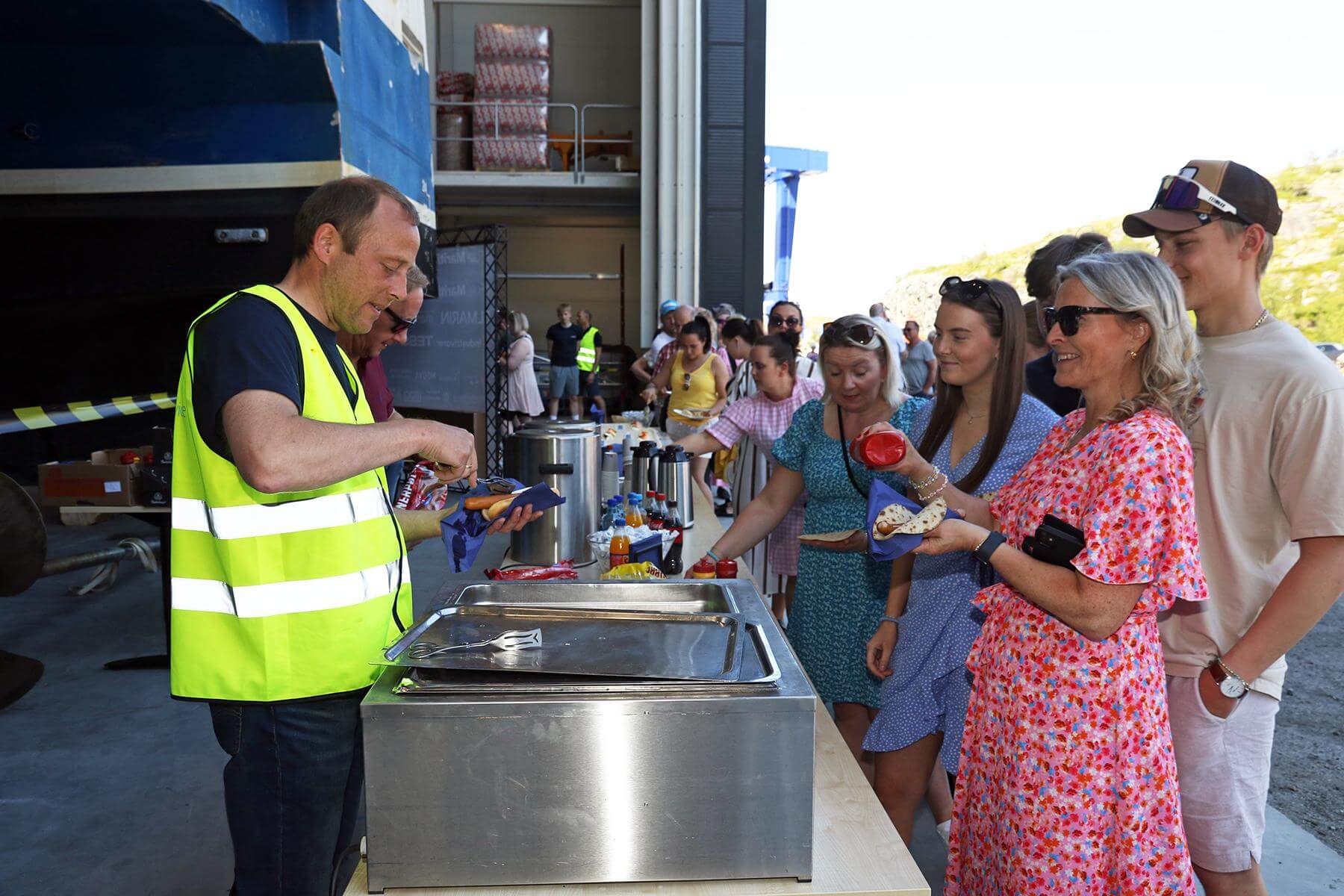 Det ble ei lang p&oslash;lsek&oslash; da Folla Maritime inviterte til &aring;pningskalas l&oslash;rdag.