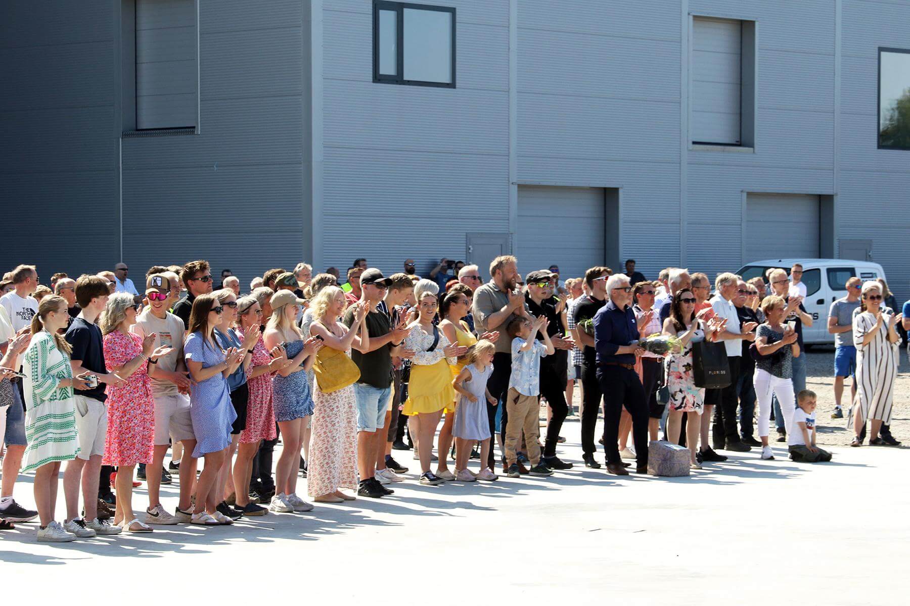 Det var folksomt i godv&aelig;ret da Folla Maritime &aring;pnet sitt nyanlegg.