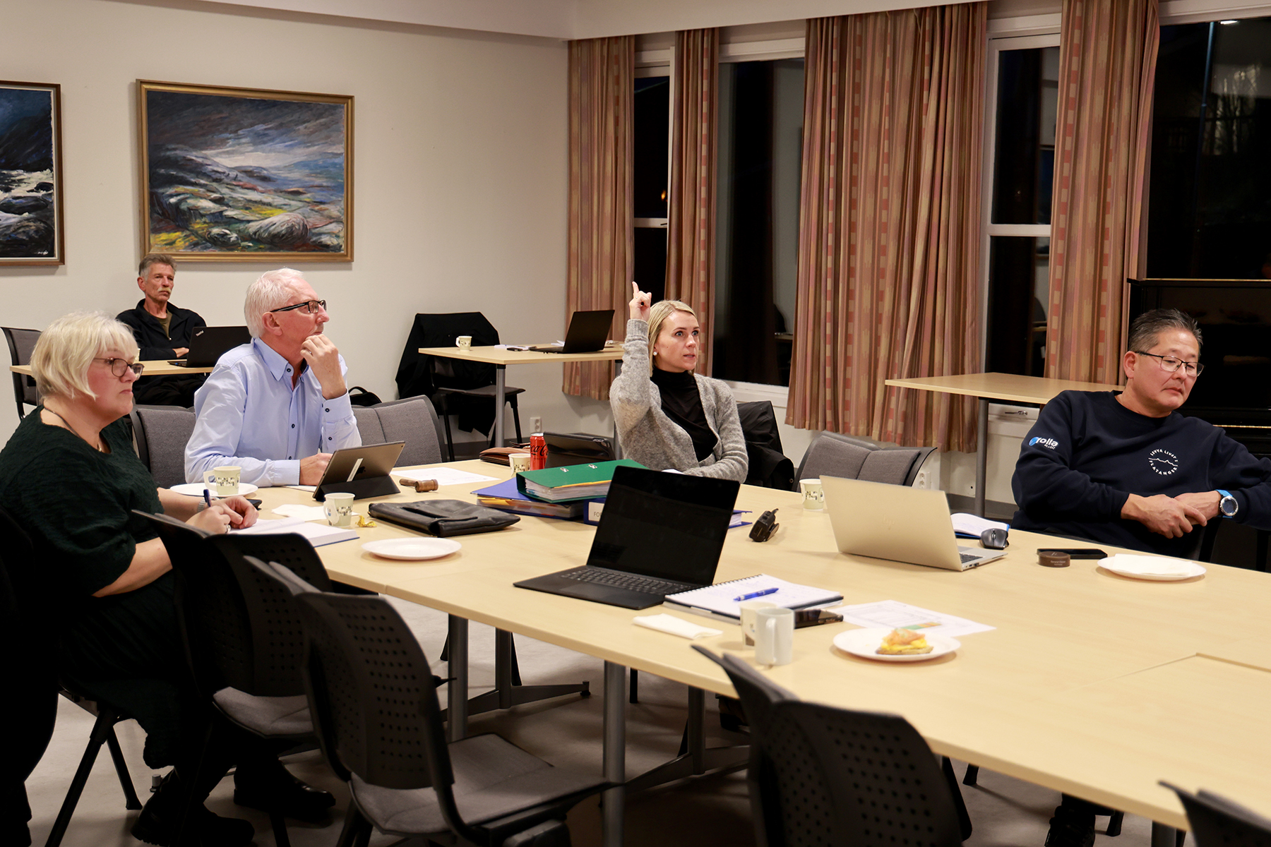 Formannskapet &oslash;nsker ei brei utredning, fra venstre: Lisbeth Hustad (Ap), Olav J&oslash;rgen Bj&oslash;rk&aring;s (Sp), Aina Wibstad (H) og Lars Haagensen (Frp). 