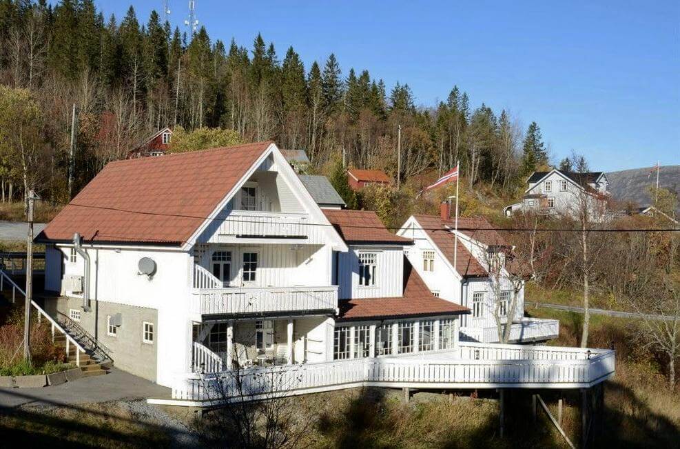 Fossekailn ligger flott til p&aring; Statland, og har restaurant med stort kj&oslash;kken og pub. (Foto: Privat)