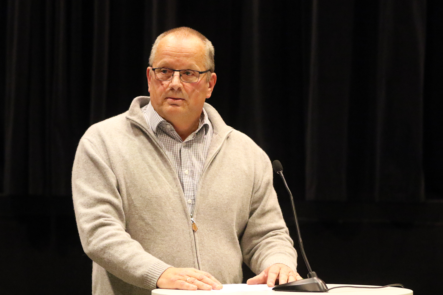 - Ansvarsfraskrivelse av rang, sa Aps Frank Grydeland.