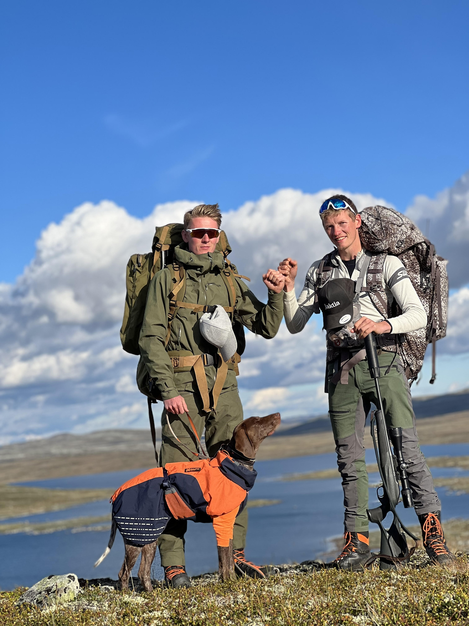 Vetle Dahle (til venstre) og Fredrik Dahle Klocke er s&oslash;skenbarn og har v&aelig;rt p&aring; mange fjellturer i lag. N&aring; skal de ut p&aring; sin dr&oslash;mmetur. (Foto: Privat)