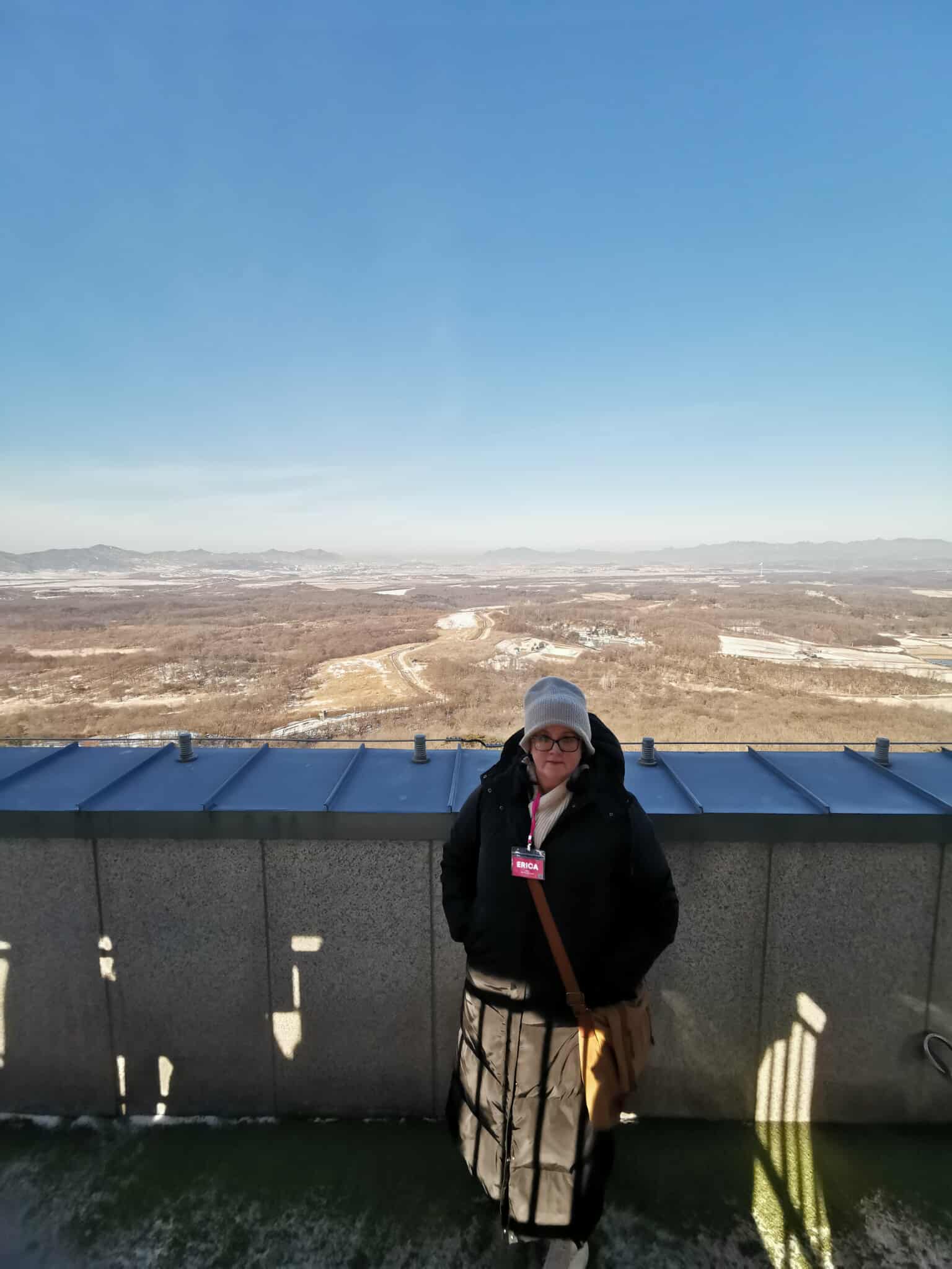 Kristina ved grensa til Nord-Korea. Foto: Privat. 