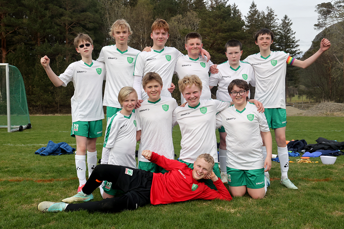 Foran keeper Johannes. Første rekke fra venstre: Even, Marius, Aleksander og Elias. Bak fra venstre: Isak Johannes, Albert, Oliver, Edvin, Rasmus og Kasper.