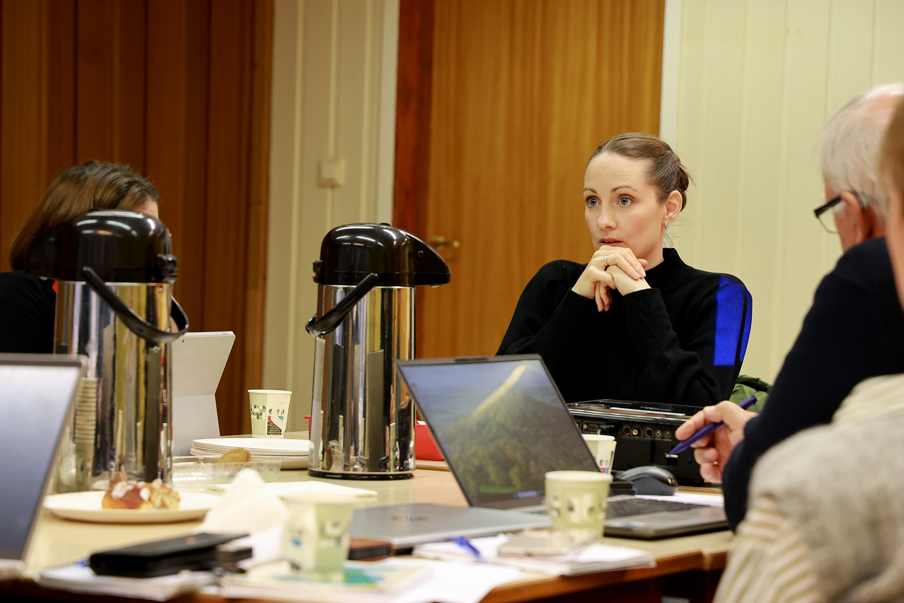 Utvalgsleder Caterina Kvaløsæter (Sp) ville ikke utsette saken, og hun støttet innstillinga.