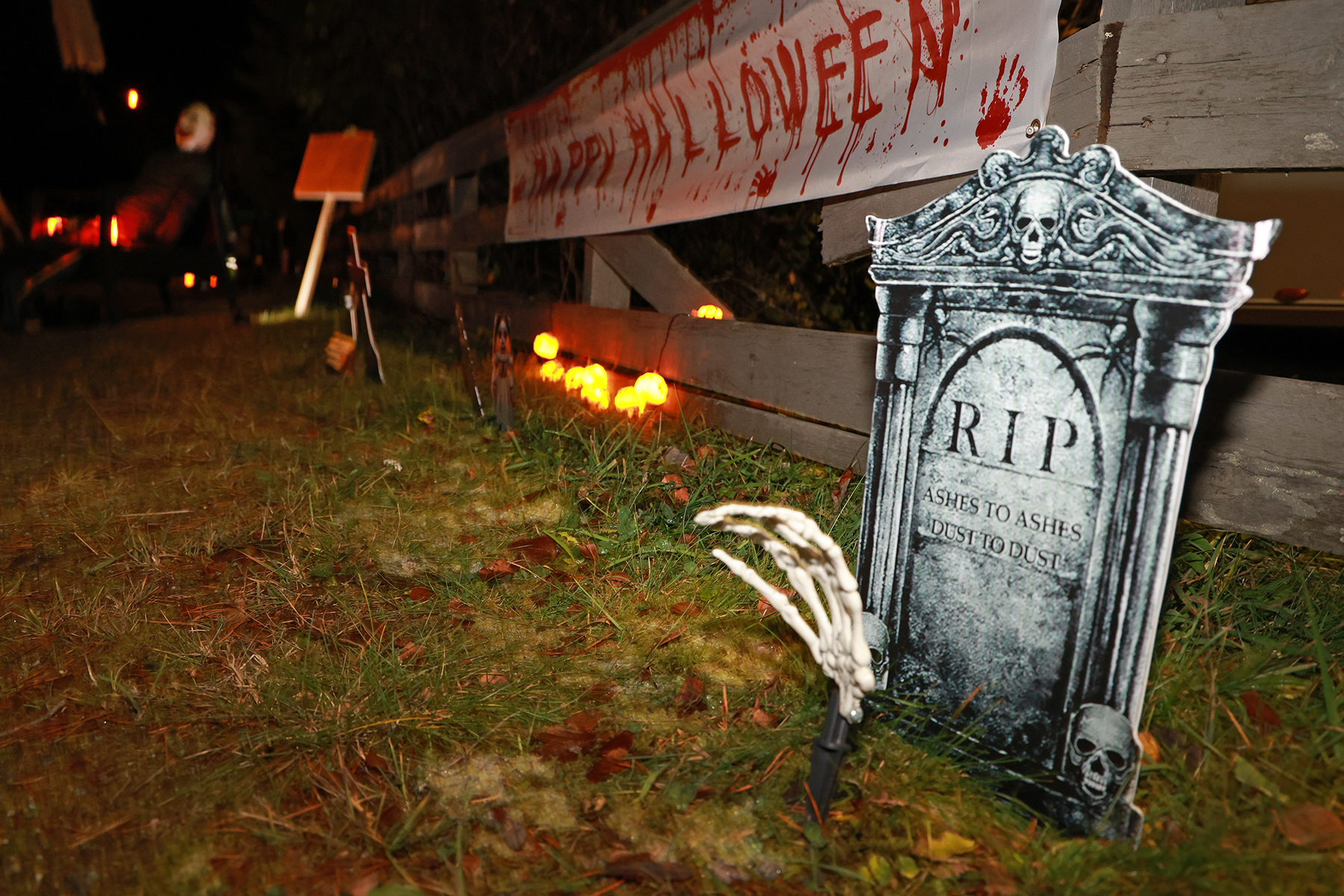 Velkomsthilsen ved porten...