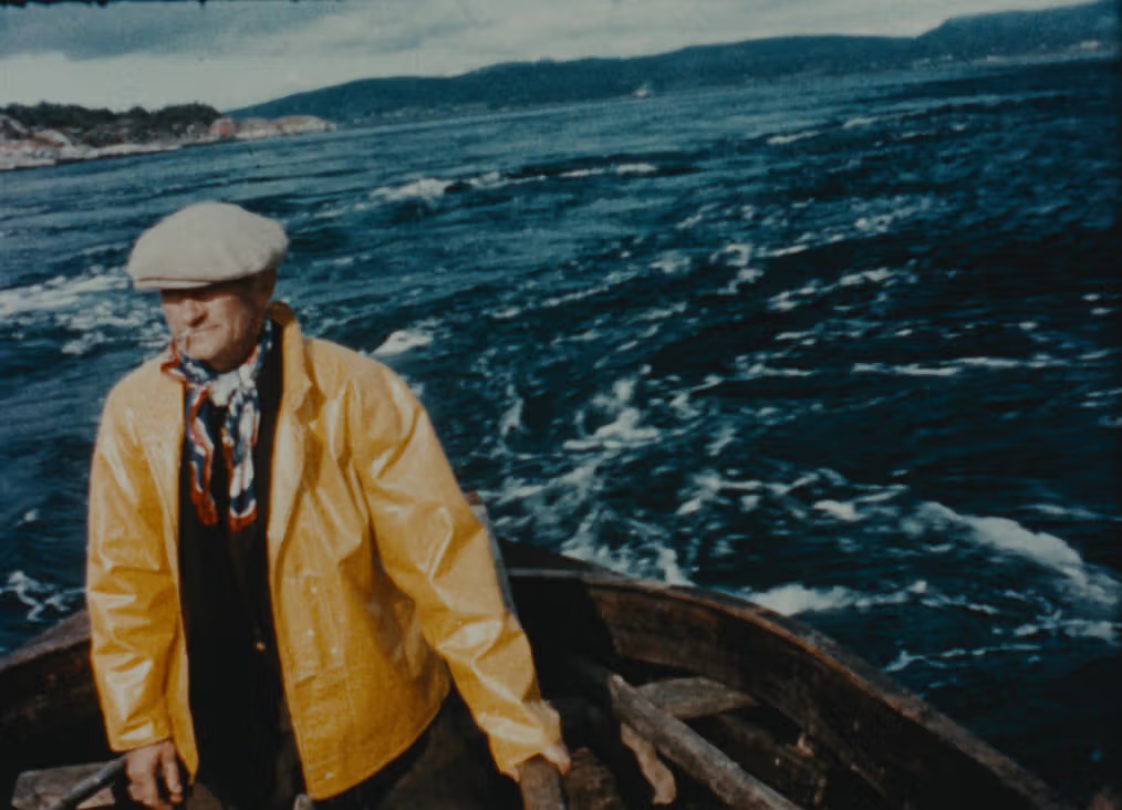 Havfolket er ei heilskapt historie, der vi møter folket langs kysten til rors og sitt daglige liv og virke. (Foto: Havfolket)