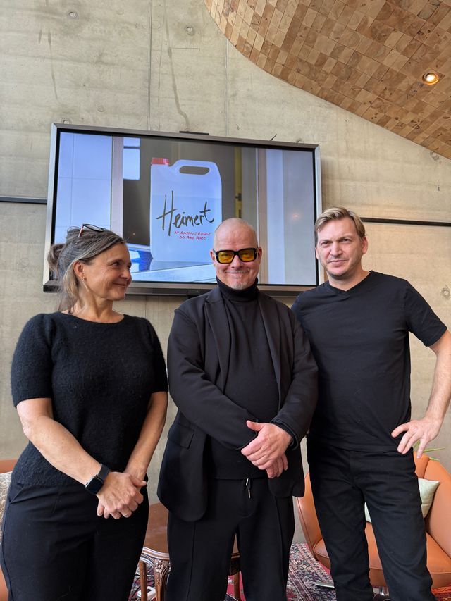 Ane Aas, Arne Fagerholt og Rasmus Rohde lover ei varm og lun forestilling. Foto: Turneteateret. 