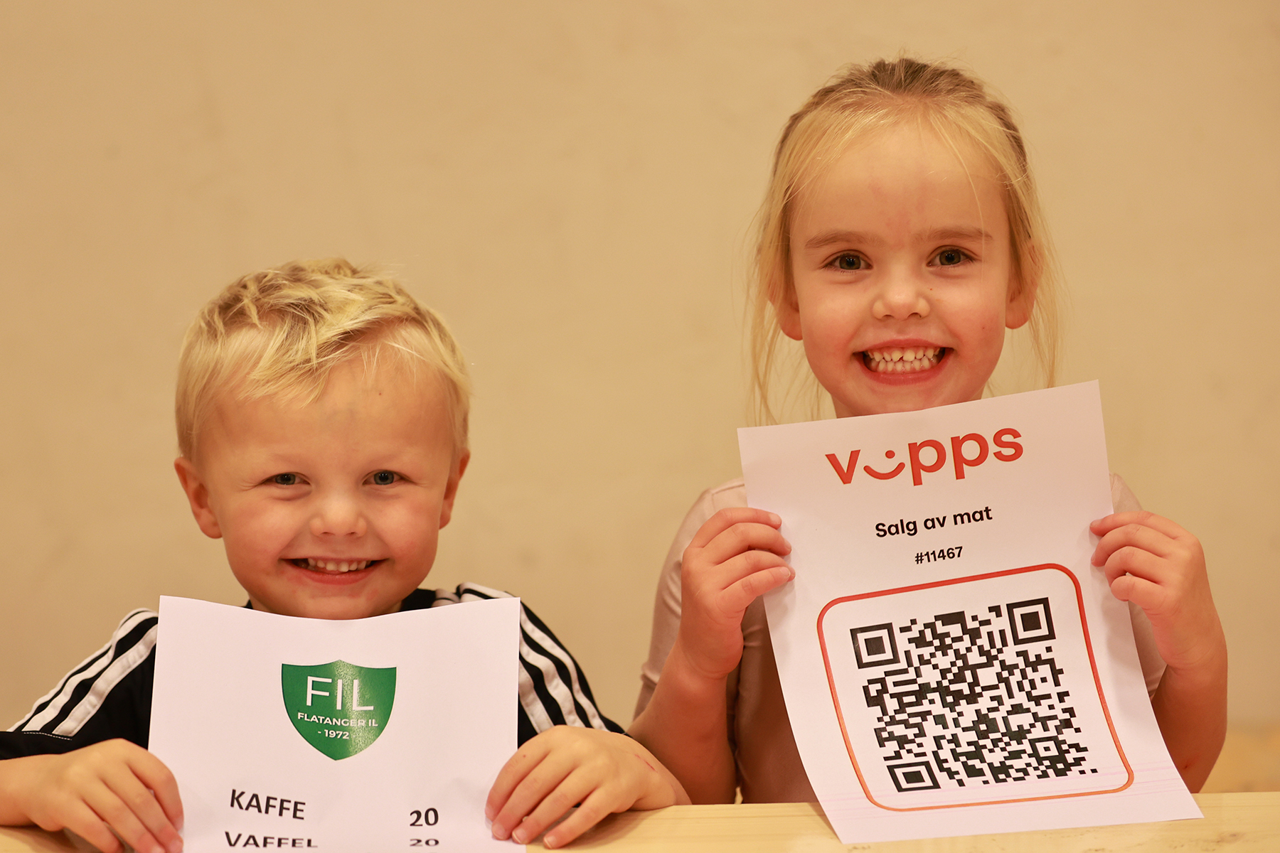 Gustav og Vilma tok jobben som selgere.