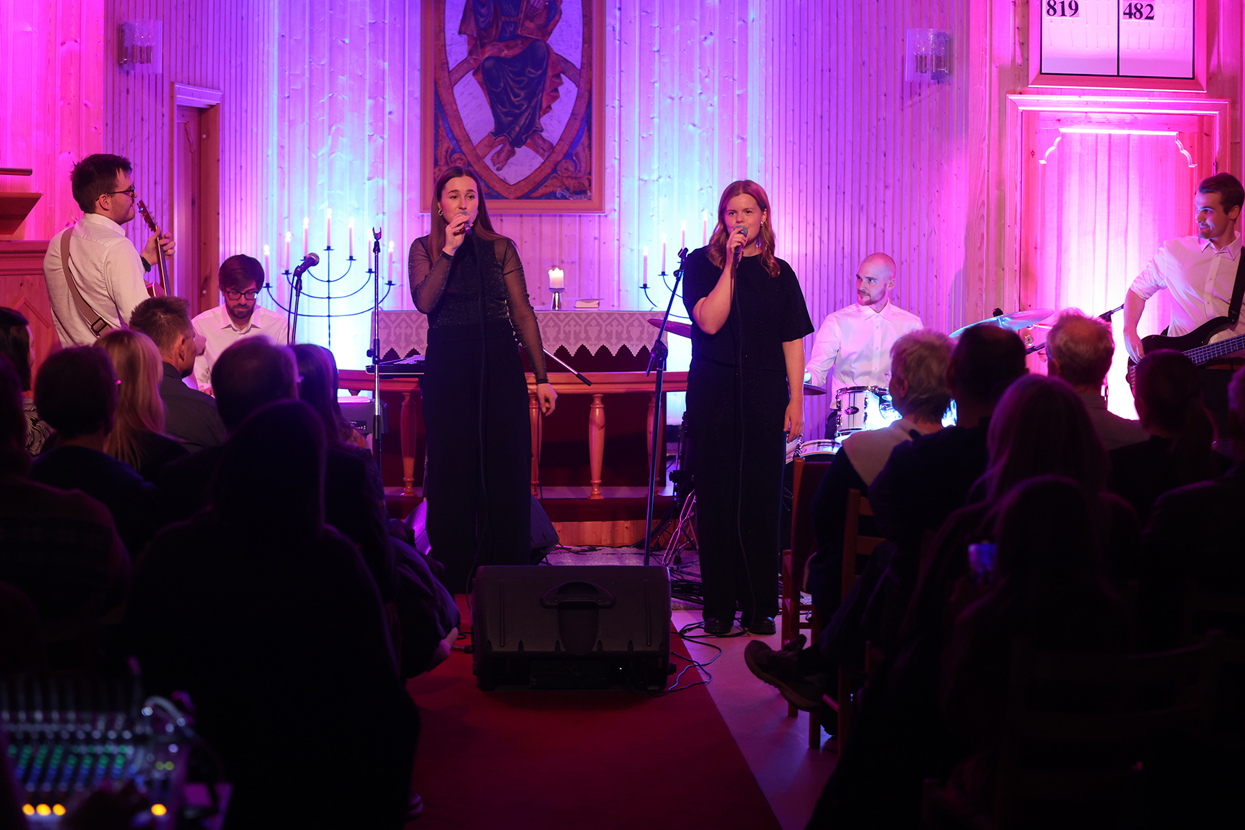 Ida-band skapte julestemning for publikum i Statland kirke.