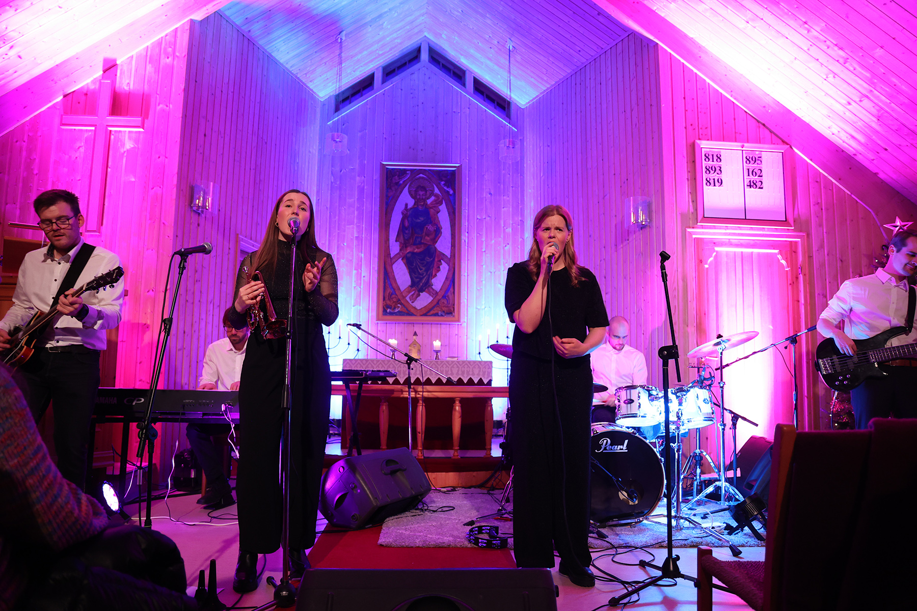 Statland kirke ga en fin ramme om konserten l&oslash;rdag kveld.