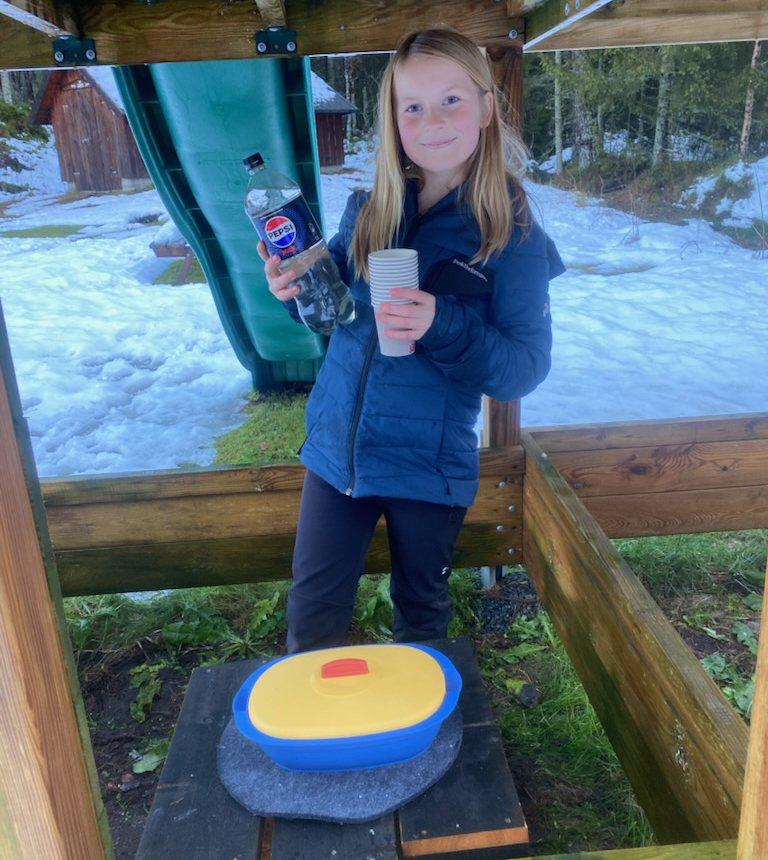 Jenny i pepperkake-butikken. (Foto: Privat)