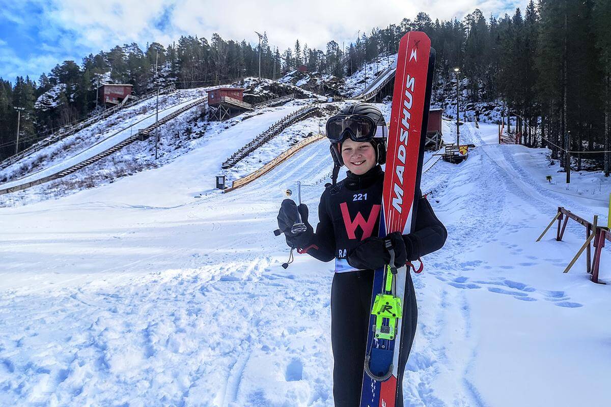 Johannes har deltatt p&aring; flere hopprenn, og levert gode prestasjoner. (Foto: Privat)