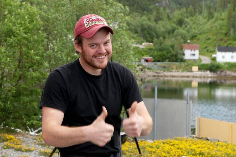 S&aring; glad blir Jonas Finanger for &aring; ha f&aring;tt tilslaget p&aring; et hus p&aring; Statland.