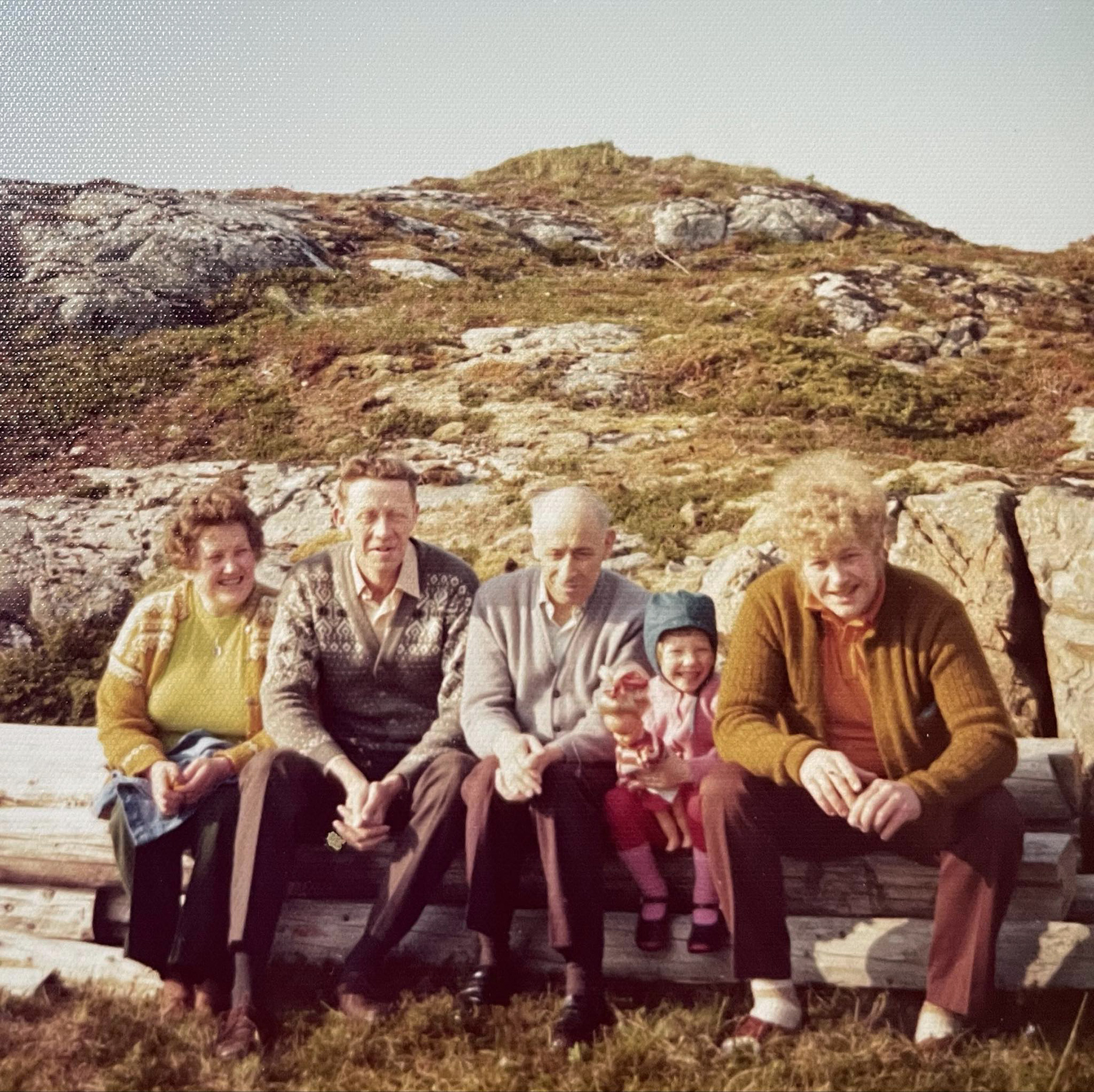 Familien p&aring; fjelltur, fra venstre: Judith, Aage, Paul V&aring;gen, som bodde hos familien ei stund, Aase Kristin og Kjell Magne. (Foto: Privat)