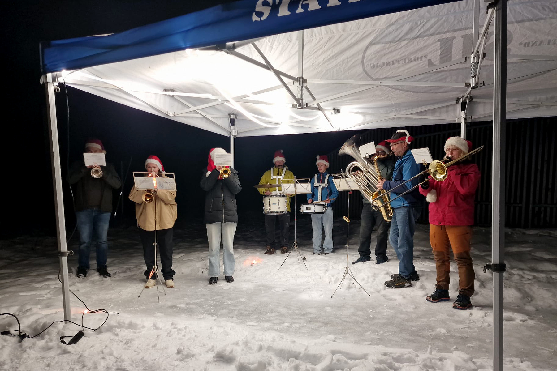 Statland musikkforening s&oslash;rget for julestemning. (Foto: Solveig Monsen)