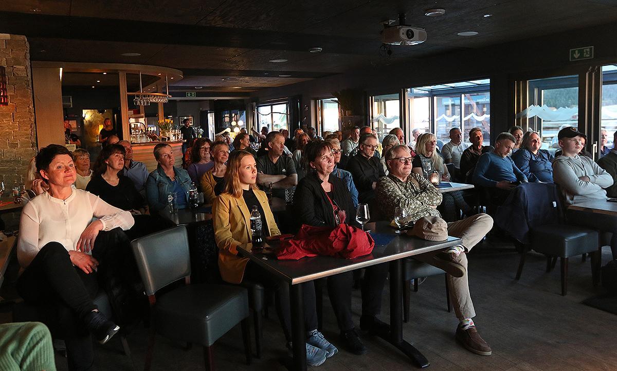 Det var fullt hus og stående applaus etter konserten på Zanzibar lørdag. (Foto: Hanne Marie Tyldum Ribsskog)