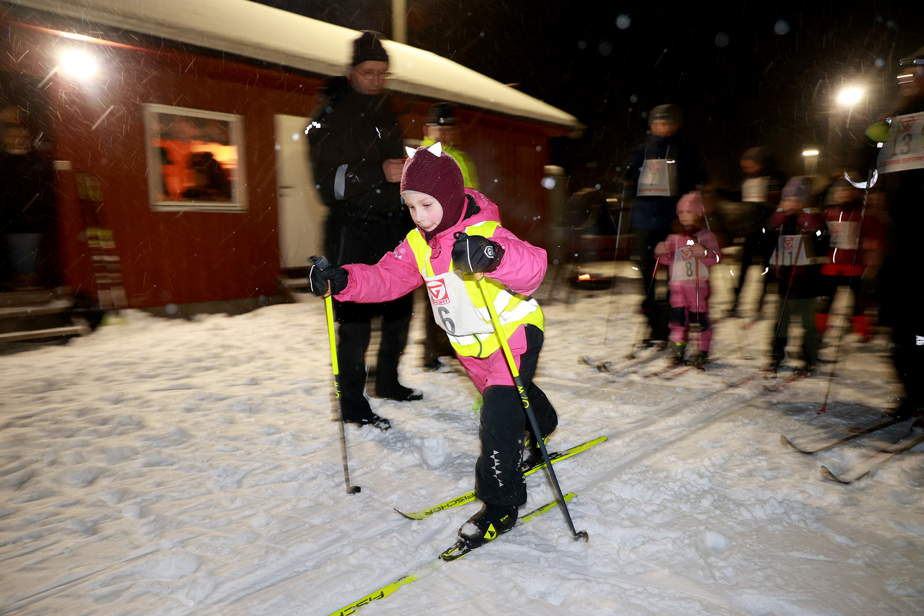 Nelly i fint driv ut fra start.