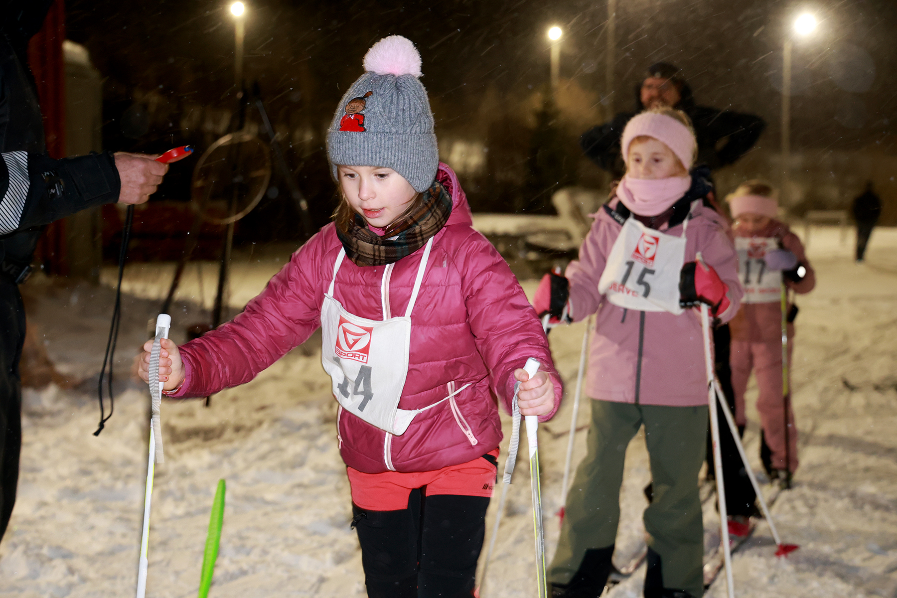 Liza venter på klarsignal fra starteren. Bak venter Stella på tur.