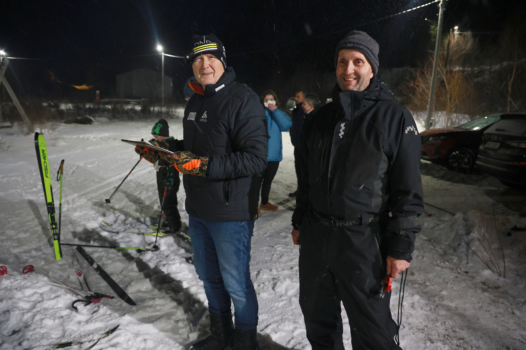 Hans Petter Laukvik (til venstre) og Åge Morken holdt styr på resultatliste og tidtaking.