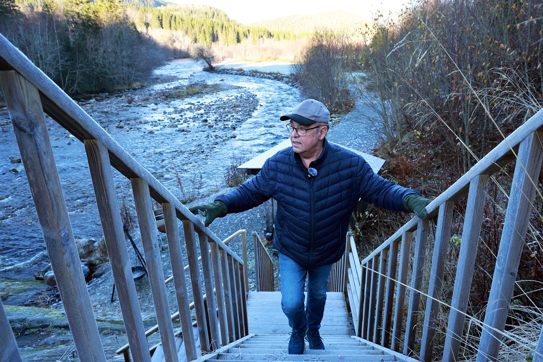 Fra før er det bygd trapper ved siden av fossen og en gapahuk.