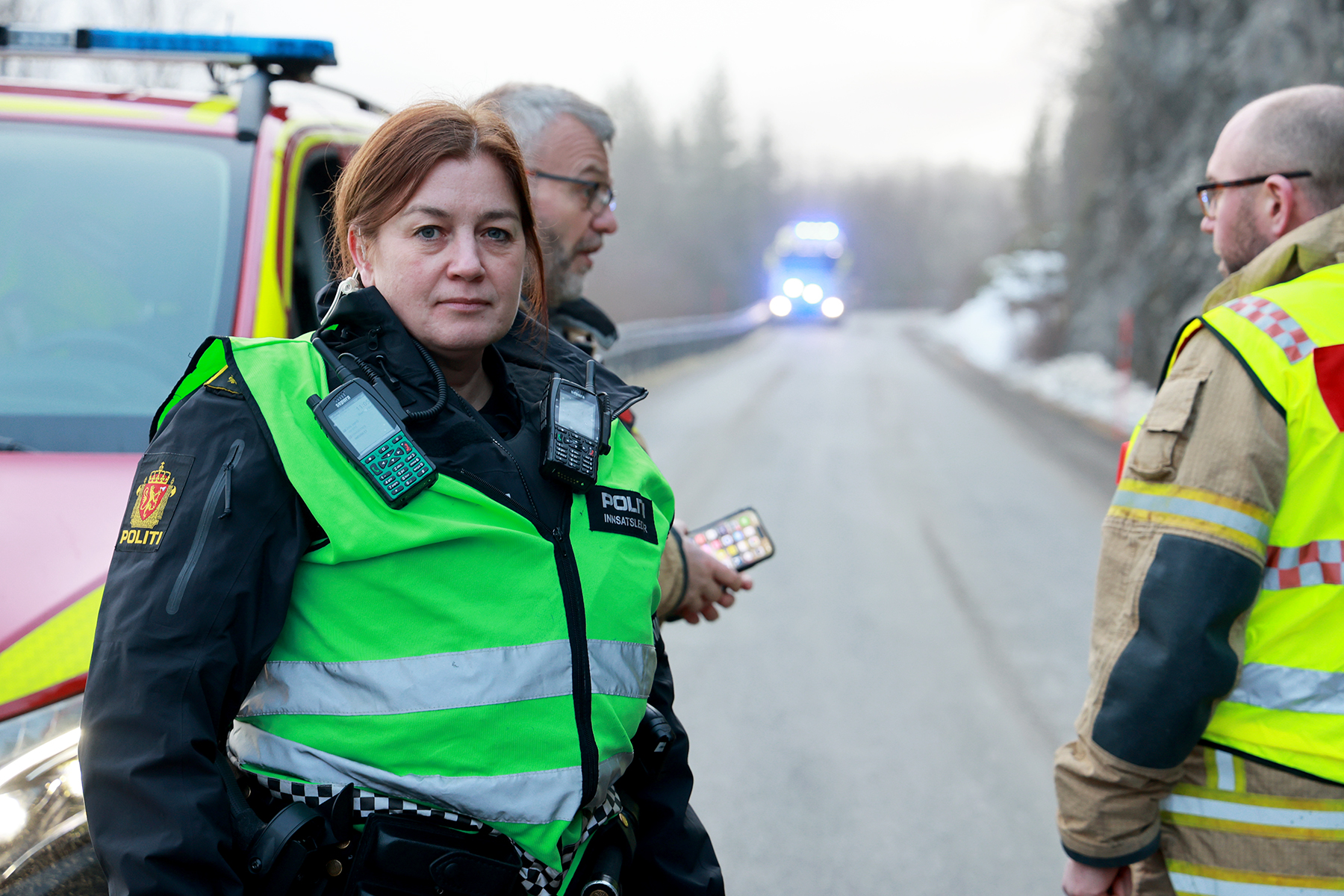 Innsatsleder Hege Hest&oslash; i politiet er glad det lokale brannvesenet kan rykke ut tidlig for &aring; f&aring; avklart situasjonen.