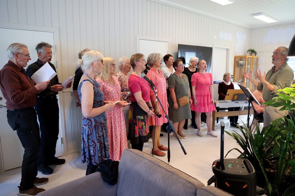 Koret Korall ble til som en ide fra Frivilligsentralen, og der ble ogs&aring; sesongen siste konsert holdt.