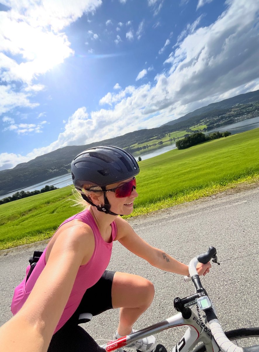 – I fjor fikk jeg gleden av å utforske Inderøy og Sør-Beitstad på landeveissykkel, som ga mersmak, skriver Kornelia Minsaas, som gjerne vil sykle fra Steinkjer til Lauvsnes. (Foto: Privat)