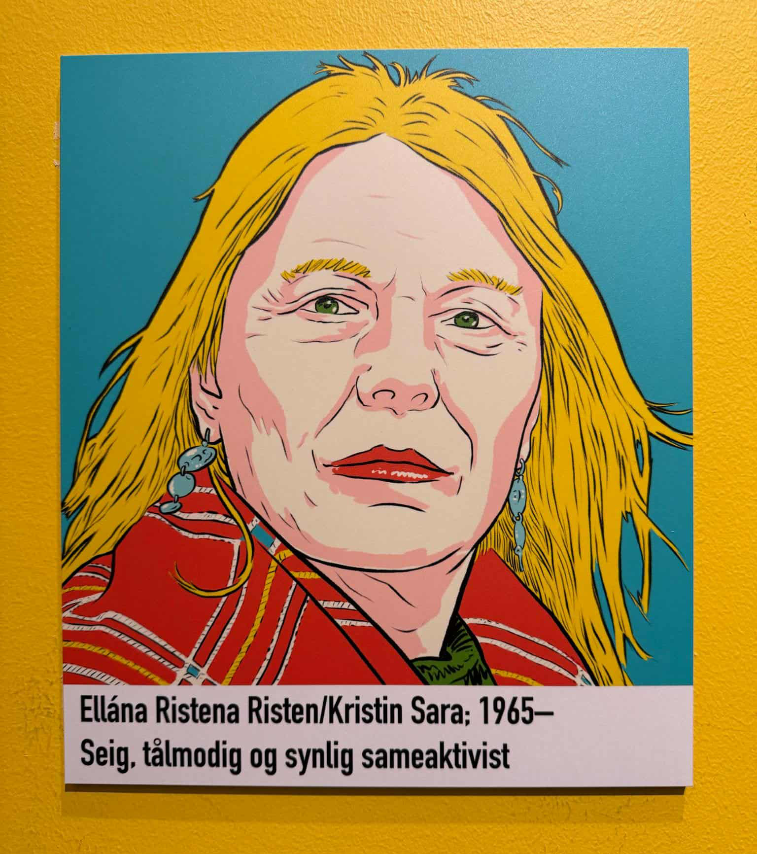 Kristin p&aring; Wall of Feminism i Olavshallen. - Det er stas &aring; henge sammen med kvinner som har betydd noe for Trondheim, smiler hun sj&oslash;l.