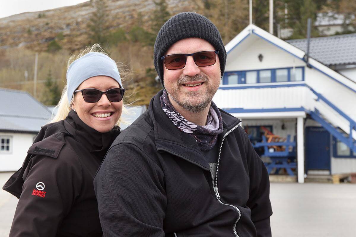 Kristin og Roy Hjalmar gleder seg til å ta fatt i Einvika, og håper grensene åpner snart slik at de faste og nye gjester fra utlandet igjen kan komme til Flatanger.