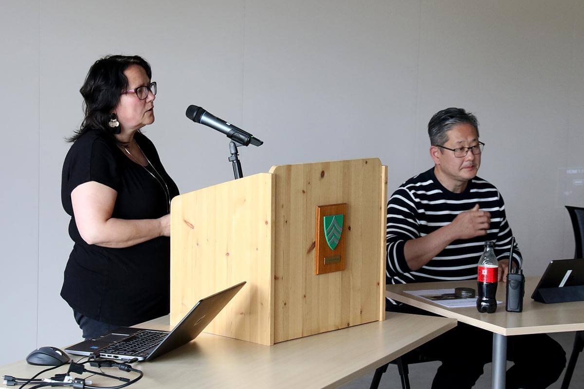 Turid Kjendlie påpekte at aktørene måtte inviteres til kommunestyret, ikke hovedutvalget, og det ble vedtatt.